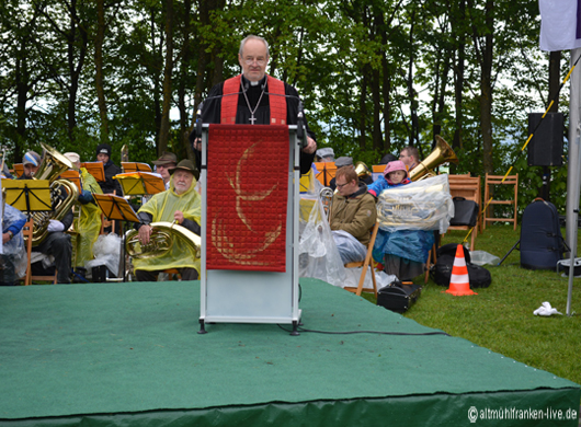 Der Vizepräsident der Landessynode Dekan Han Stiegler predigte auf dem Hesselberg